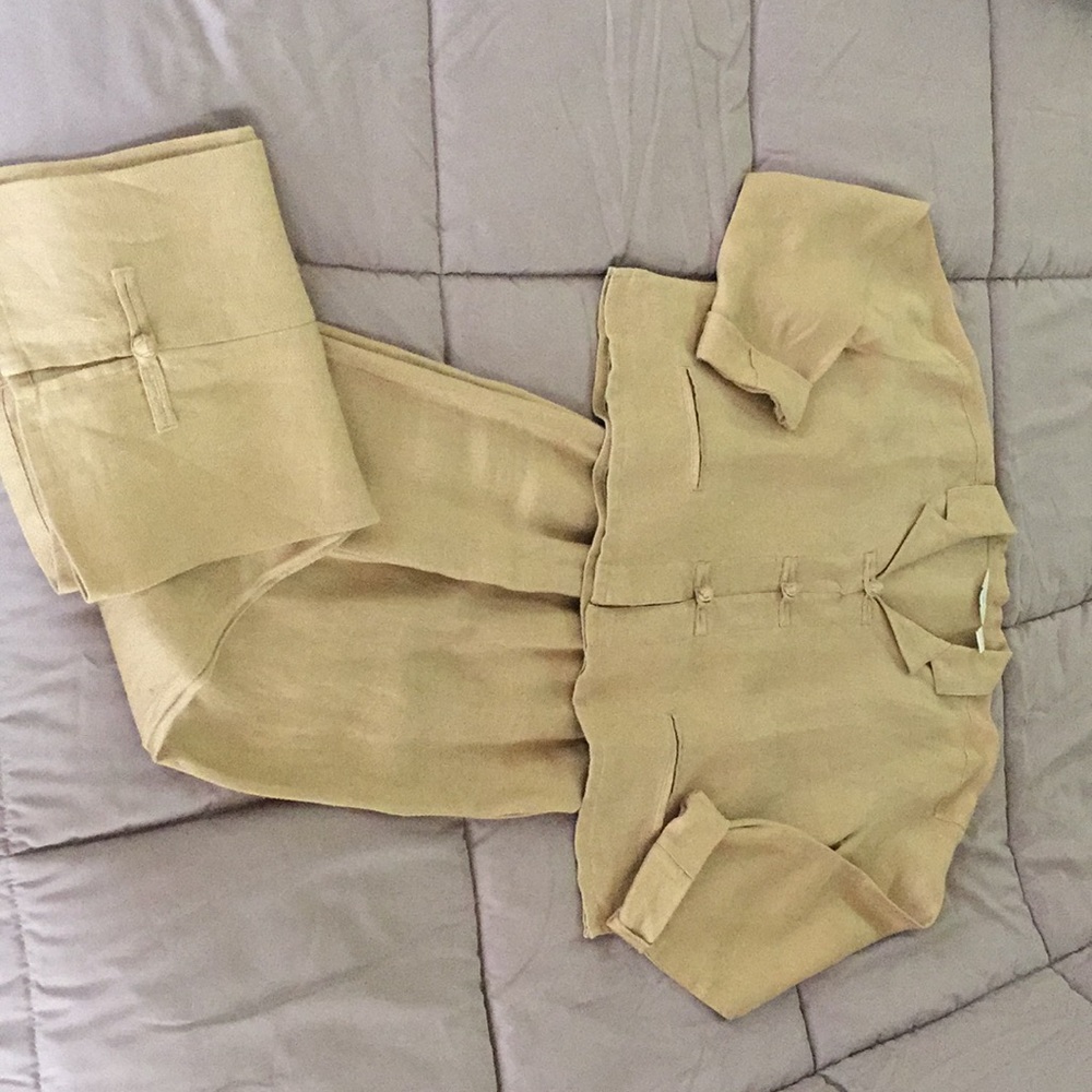 Linen, elastic waist, ankle length, 3/4 sleeves.